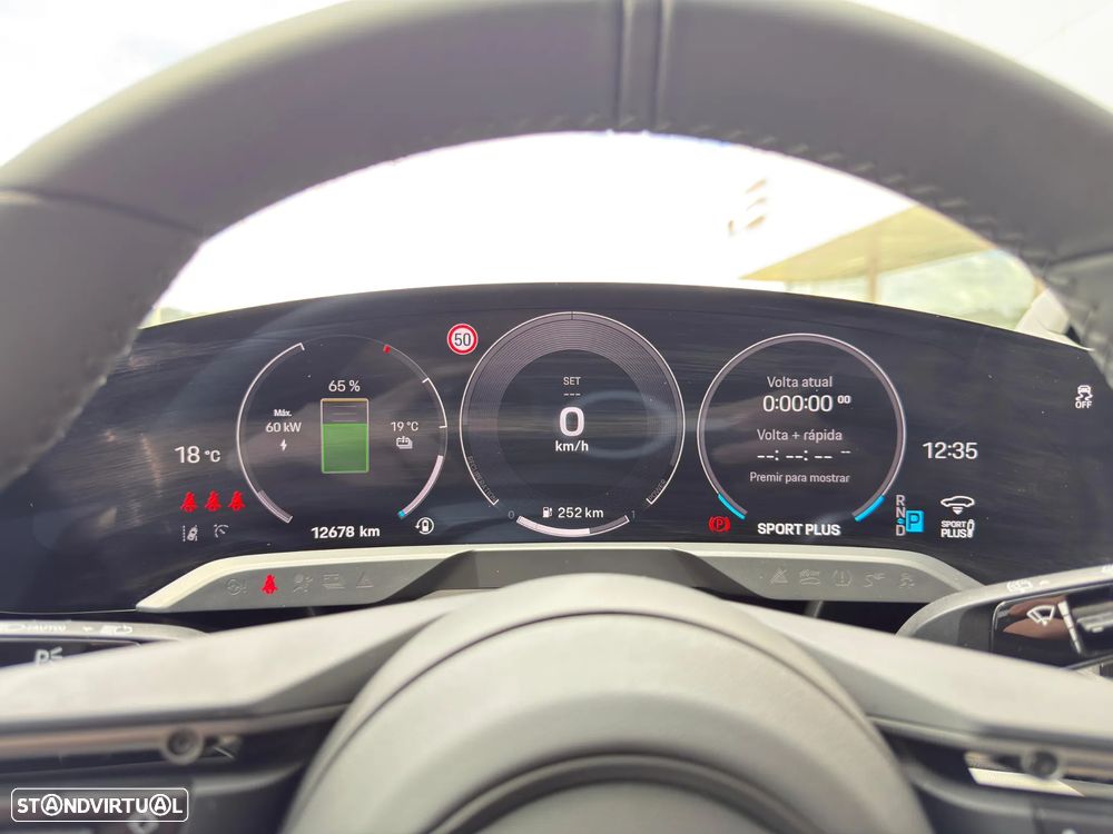 Porsche Taycan Sport Turismo - 25