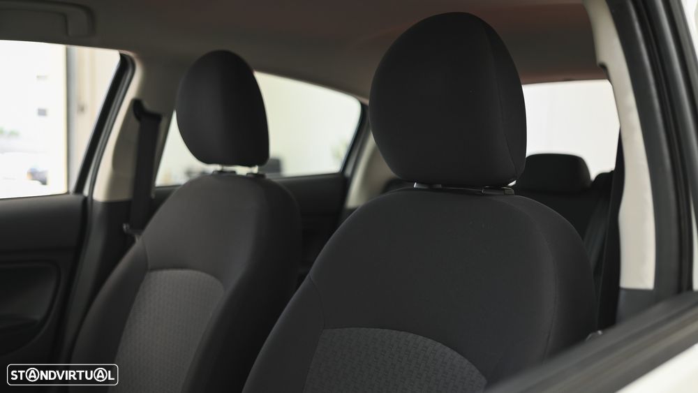 Mitsubishi Space Star - 35