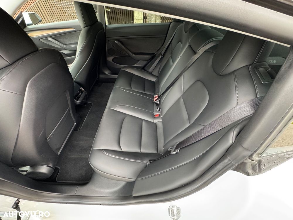 Tesla Model 3 - 5