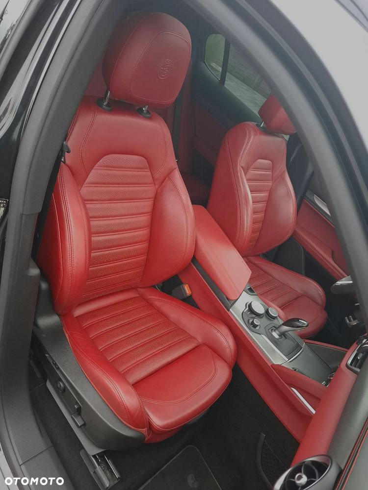 Alfa Romeo Stelvio - 12