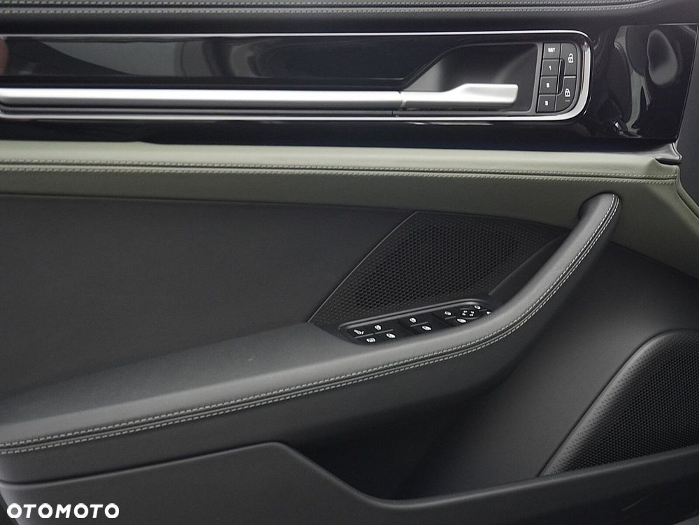 Porsche Panamera 4 E-Hybrid PHEV - 23