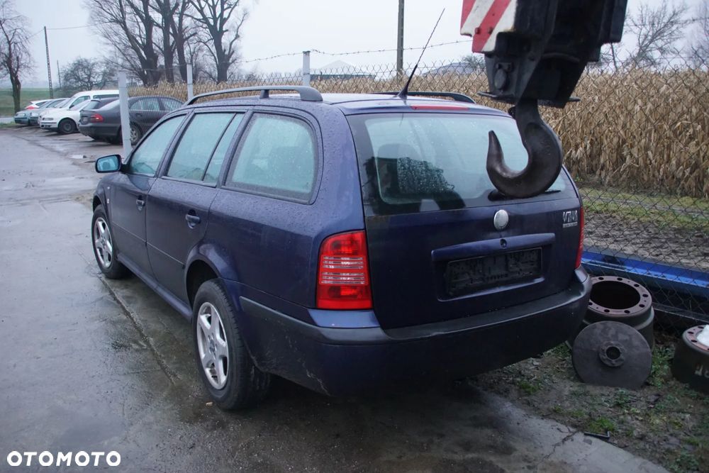 Auto na części - Skoda Octavia I Lift 1.9 TDI 110 KM ASV EGS LF5U 2001R Silnik Skrzynia Drzwi Maska Klapa Zderzak Błotnik Lampa Lusterko Klamka Deska Kokpit Sterownik Moduł Czujnik Licznik Panel - 4