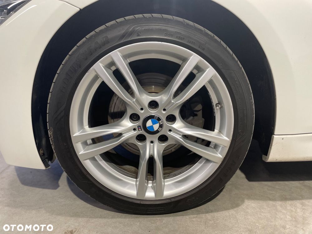 BMW Seria 3 320d xDrive M Sport - 9