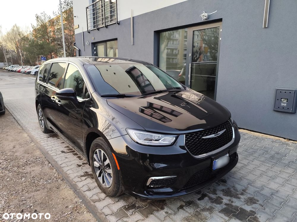 Chrysler Pacifica - 1