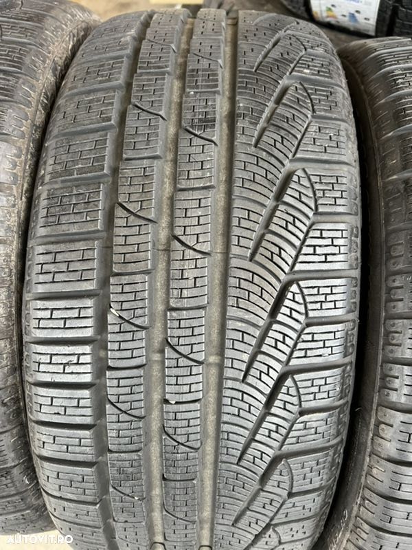 vând 4 anvelope 235/35/20 pirelli de iarnă ca noi - 4