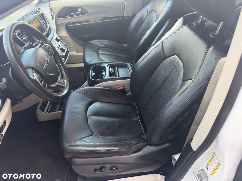 Chrysler Pacifica - 24