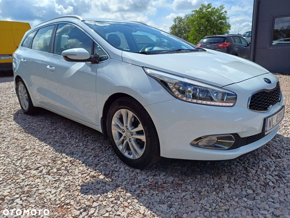 Kia Ceed 1.6 CRDi 128 Dream Team Edition - 16