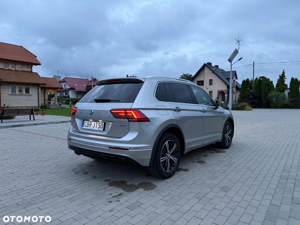 Volkswagen Tiguan 2.0 TDI SCR 4MotION DSG R-Line - 16