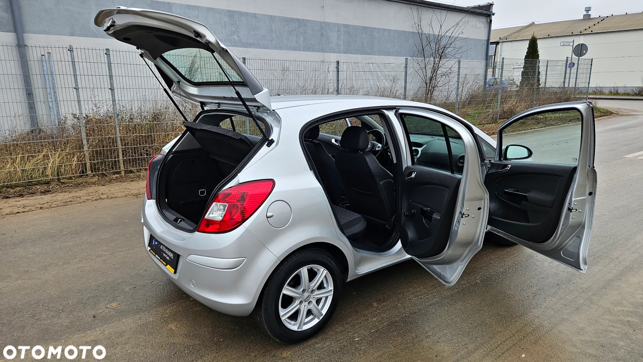 Opel Corsa 1.4 16V Color Edition - 15