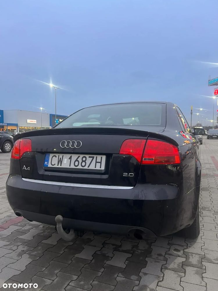 Audi A4 Limousine - 8