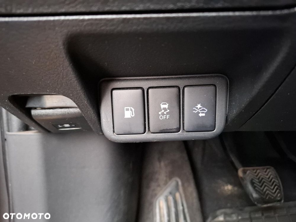 Toyota Avensis 1.6 Active - 14