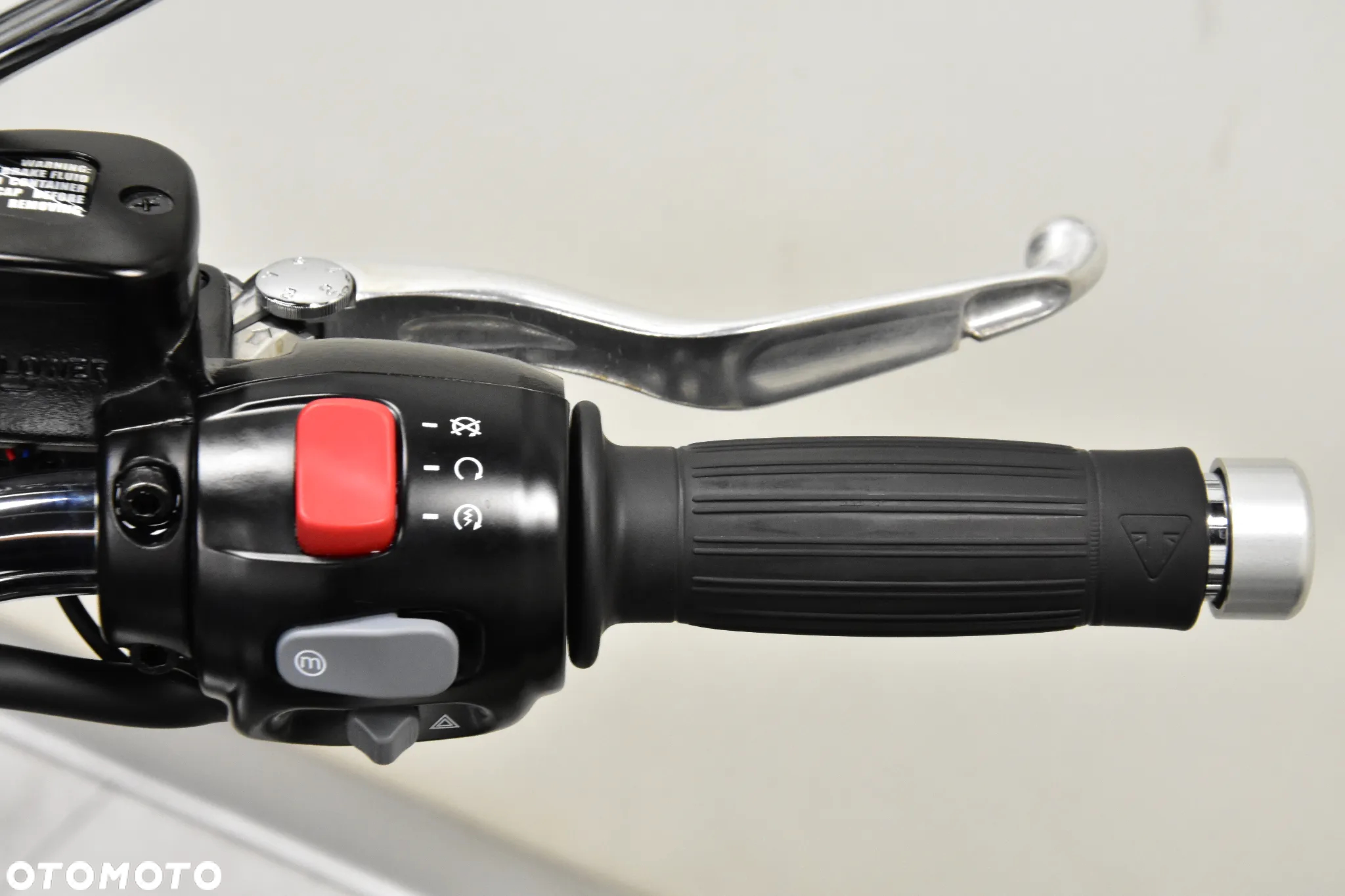 Triumph Bonneville - 24