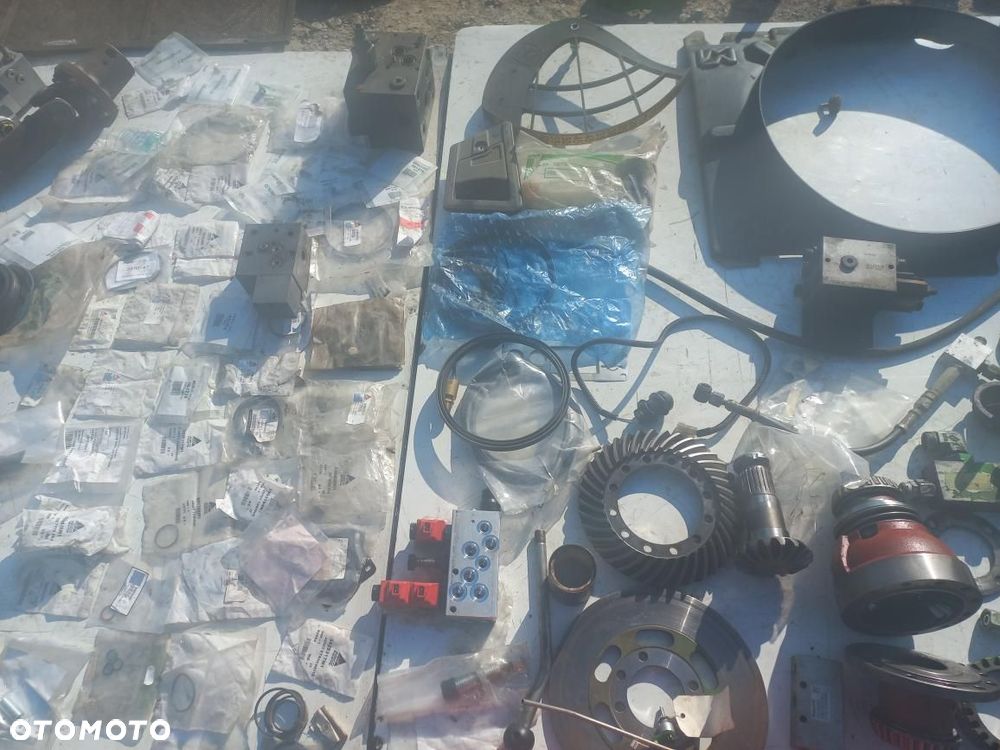 Części MERLO siłownik hydrauliczny,zamek siłowy, 08350803043501A, 28,7 Blok zaworowy, 26,6 ,układ planetarny32,12 pochwa mostu 045568 ,041870,045367,097686,042440,wkład mostu 024849,P36.10,dyferencjau,nagrzewnica,klimatyzator,053121,107714,13 atak,spoiler,klamka,rozdzielacz sterujący 4011840, 057347,chłodnica kuler,oleju,krzyżak,półoś,piasta,cewka,zawór,nadmuch,wentylator manitou,joystick,płyta sterująca, - 15