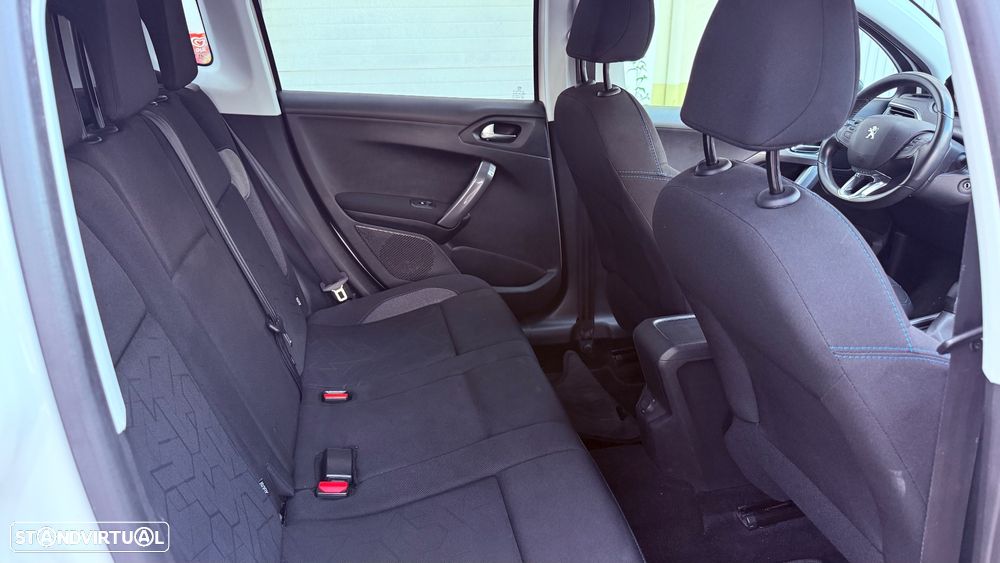 Peugeot 2008 1.2 PureTech Style - 12