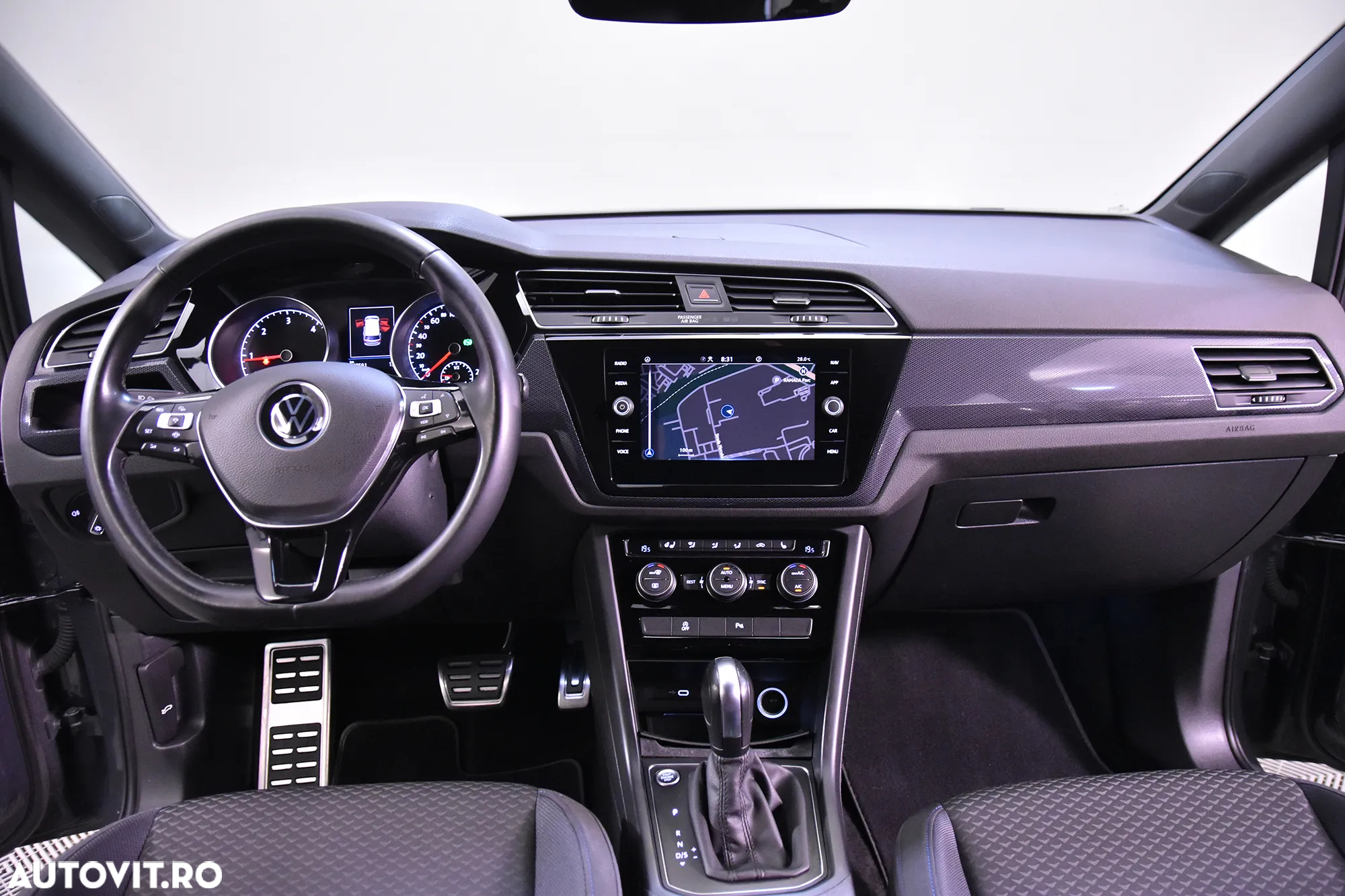 Volkswagen Touran - 9