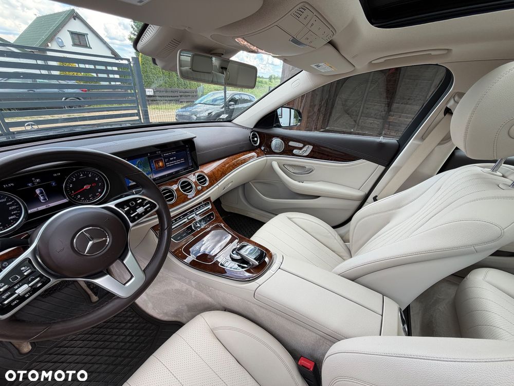 Mercedes-Benz Klasa E 300 9G-TRONIC - 18