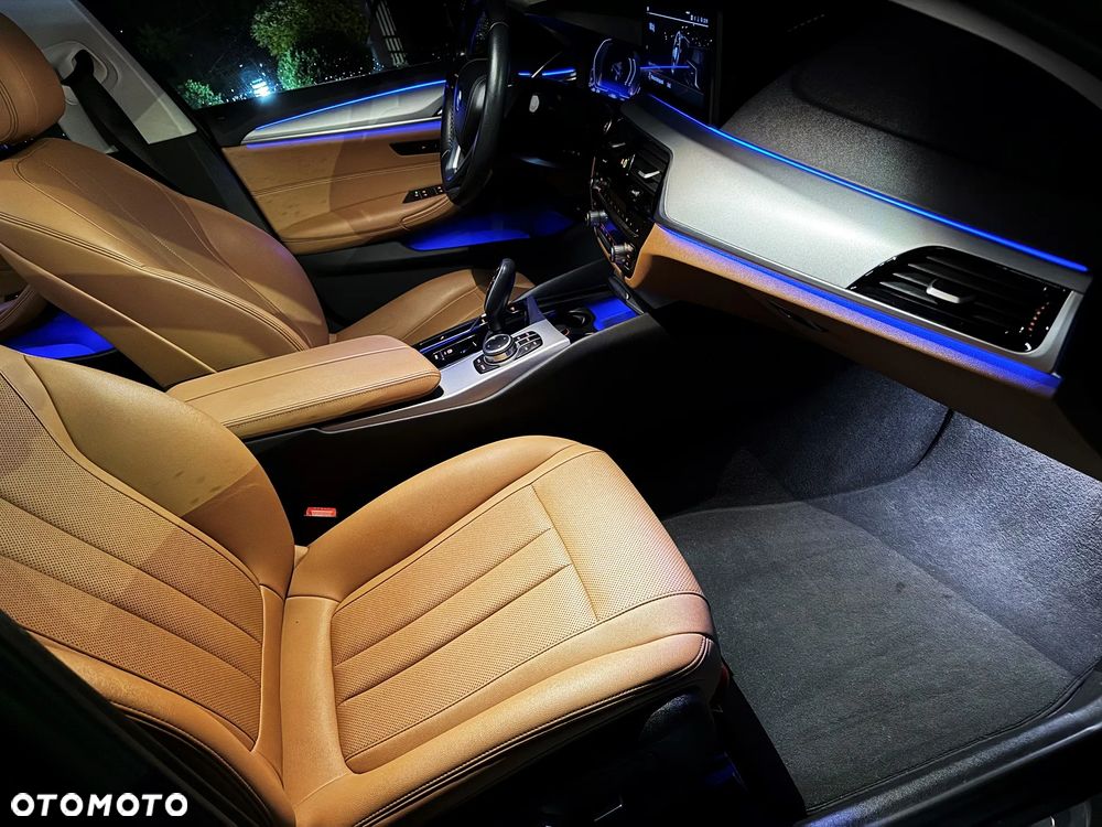 BMW Seria 5 520d mHEV - 16