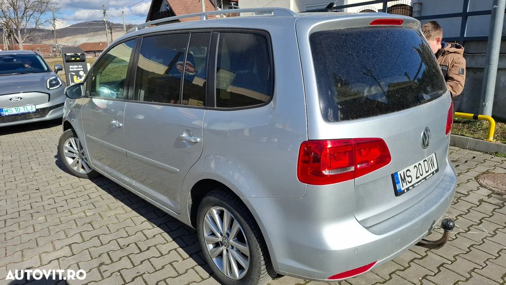 Volkswagen Touran 2.0 TDI DPF BlueMotion Technology DSG Comfortline - 4