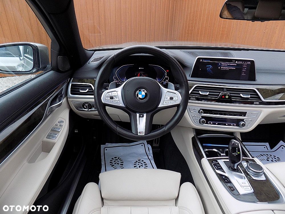 BMW Seria 7 745Le xDrive - 17