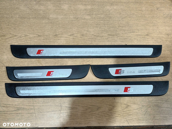 Listwy listwa nakładka nakładki progowe progu AUDI A4 B8 S-line Sline
