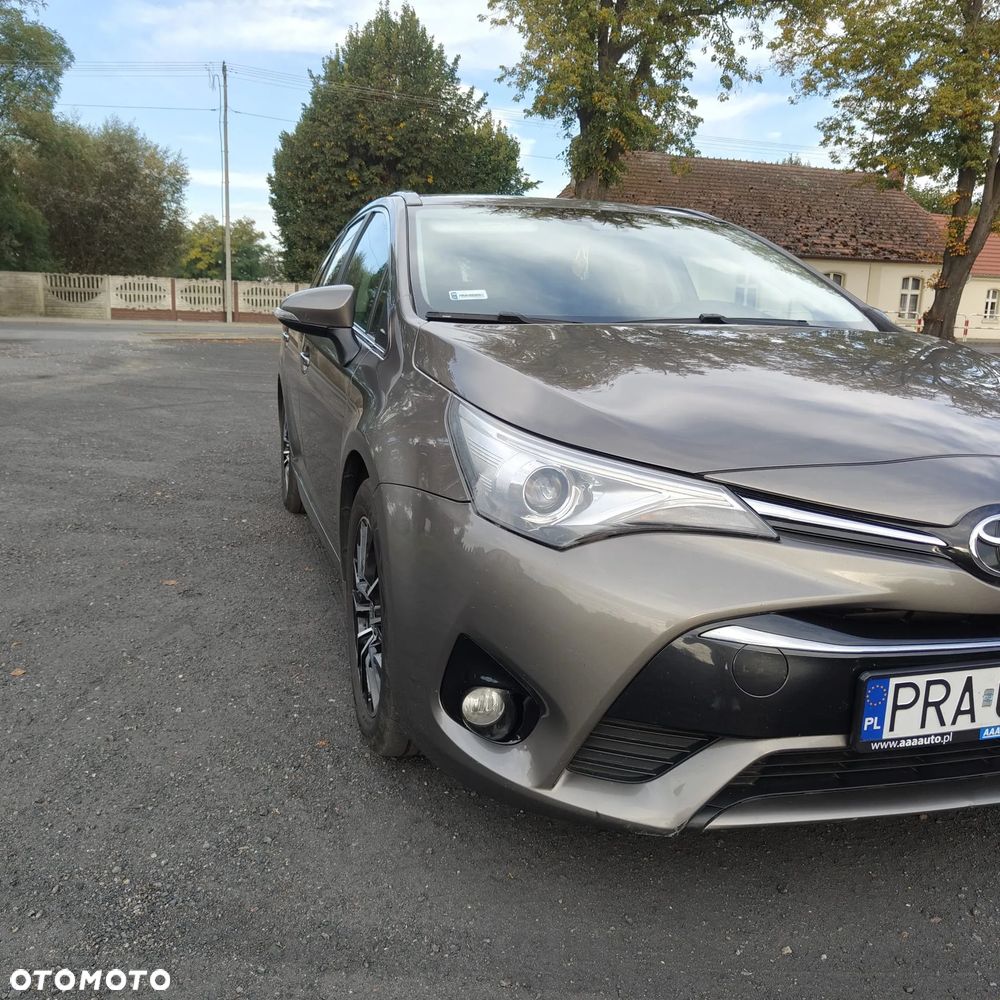 Toyota Avensis 1.8 Prestige MS - 6