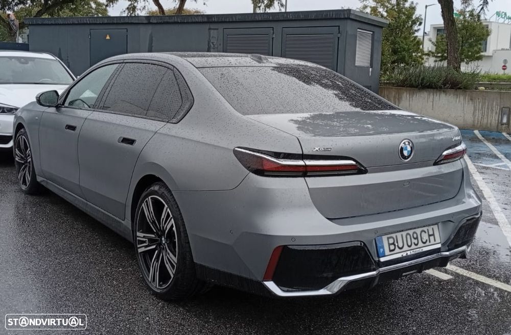 BMW 740 d xDrive Pack Desportivo M - 3