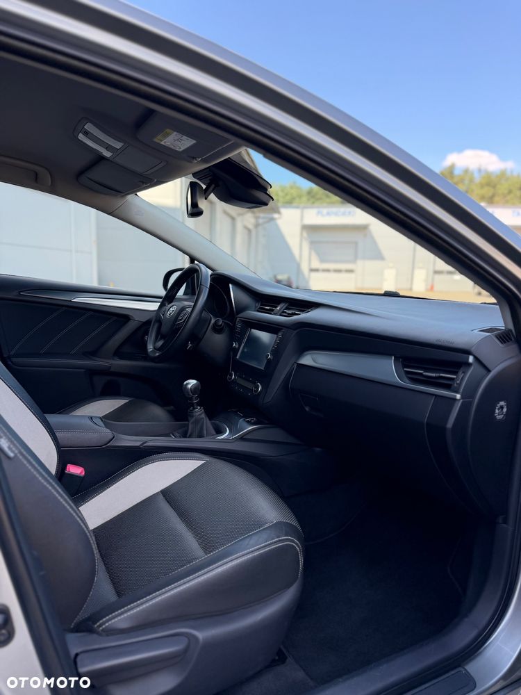 Toyota Avensis 1.8 Premium - 28