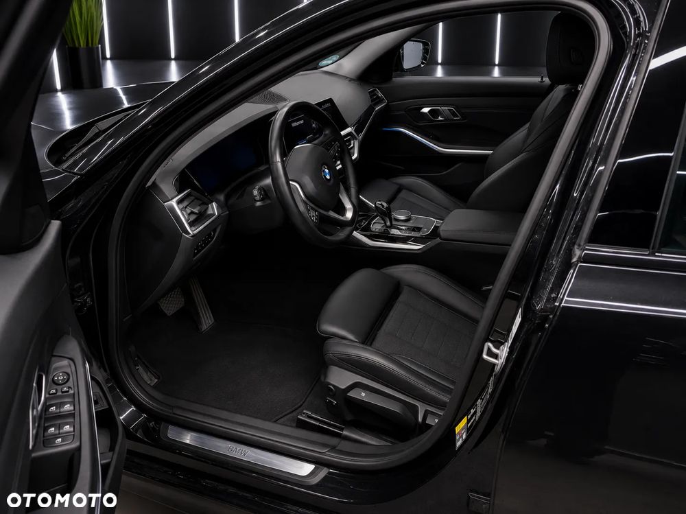 BMW Seria 3 330e xDrive Sport Line - 7