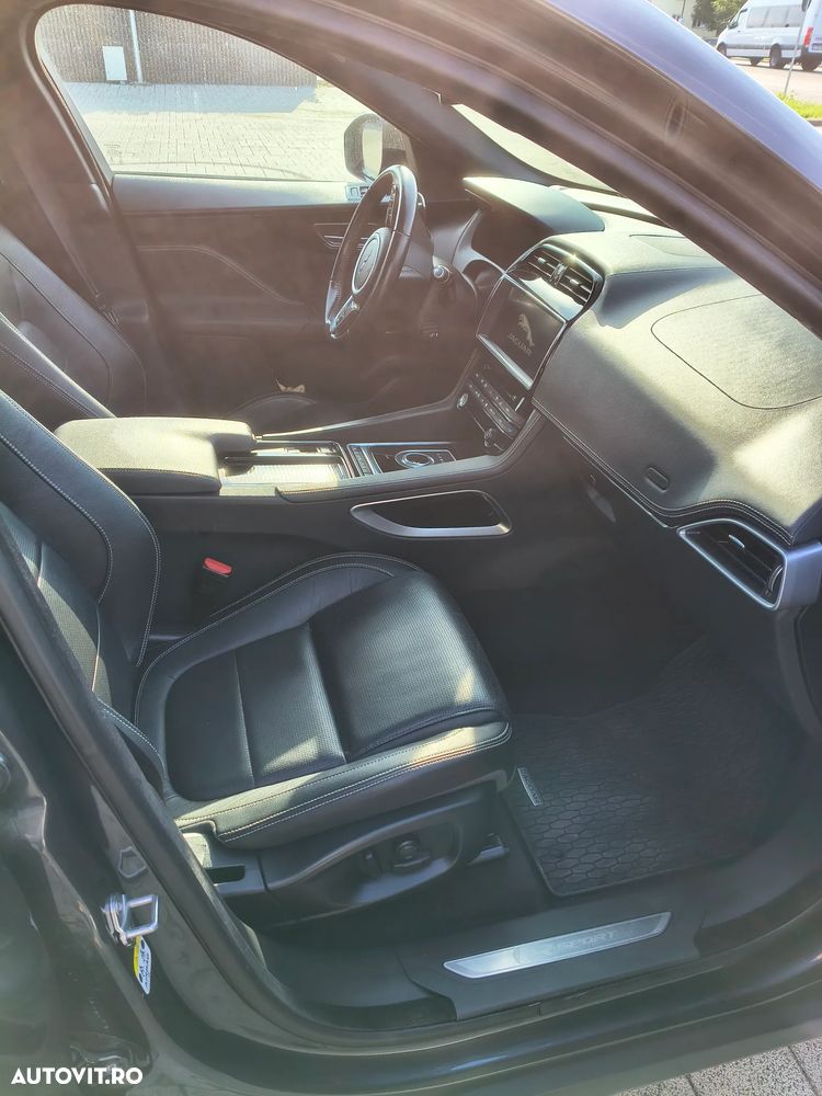 Jaguar F-Pace 20d AWD Aut. R-Sport - 16
