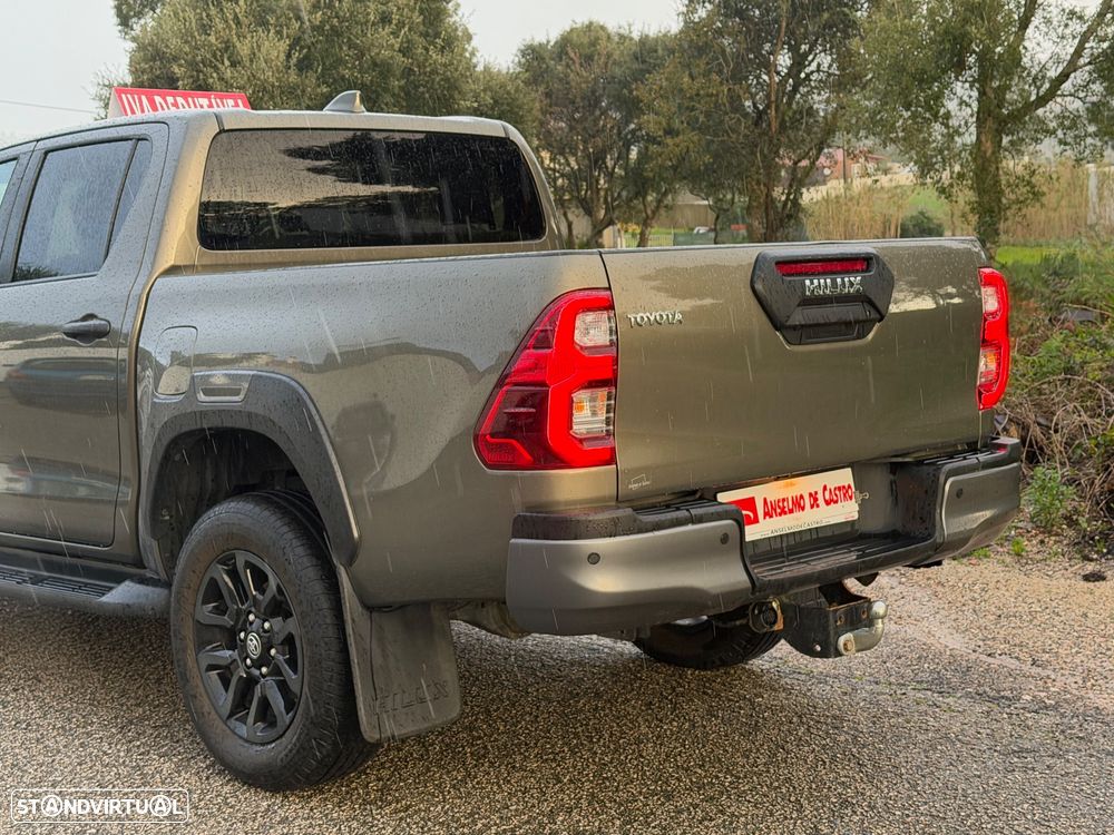 Toyota Hilux 2.8 D-4D 4WD Invincible TA - 6