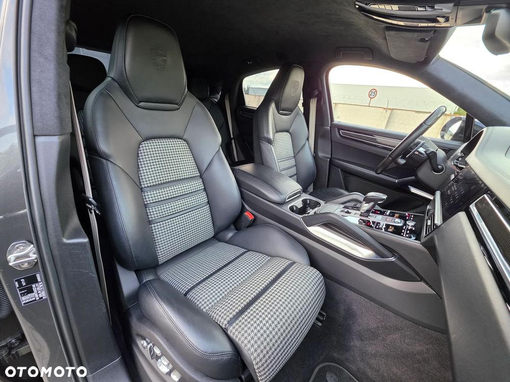 Porsche Cayenne Turbo - 9