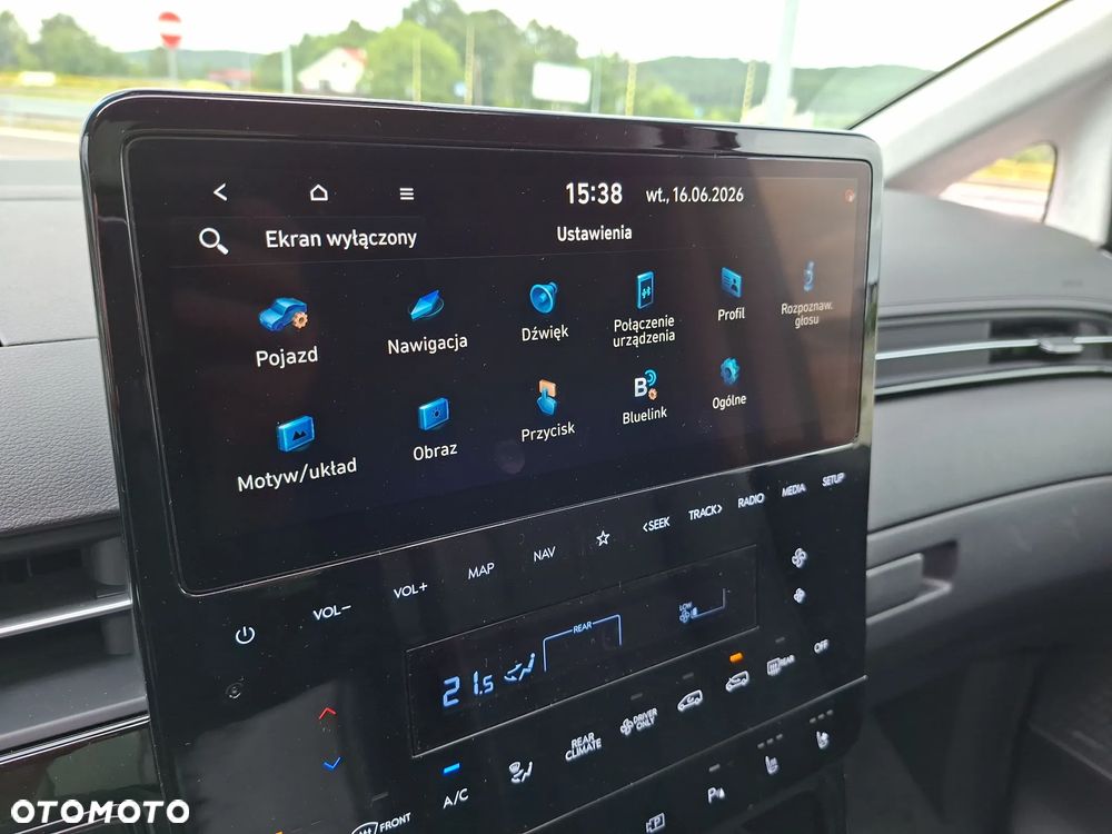 Hyundai Staria 1.6 T-GDI HEV Luxury - 17