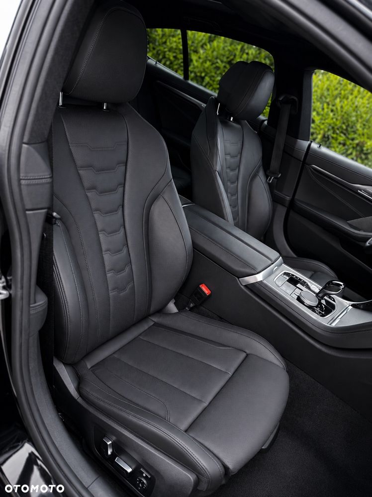 BMW Seria 8 - 7