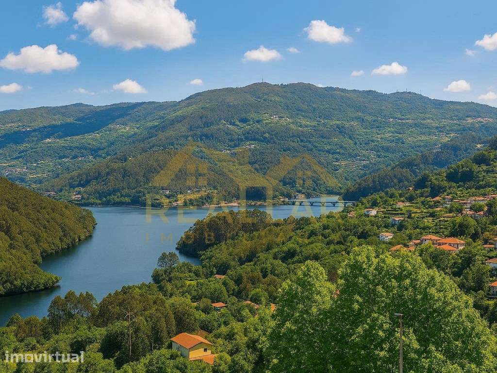 Terreno com Vistas Deslumbrantes sobre o Rio Caldo - Gerês - Grande imagem: 2/30