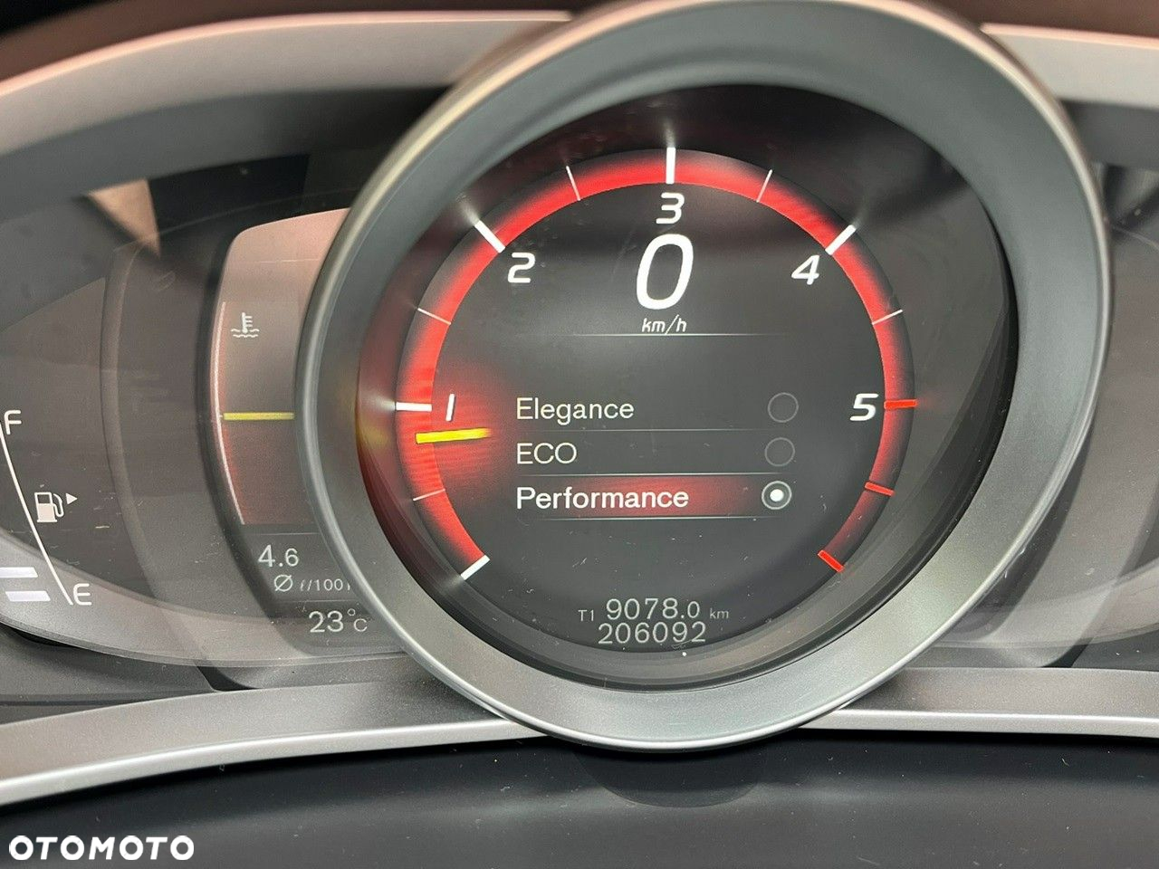 Volvo V40 D2 Momentum - 20