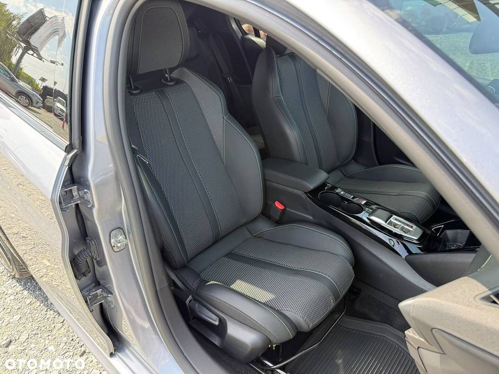 Peugeot 208 - 32