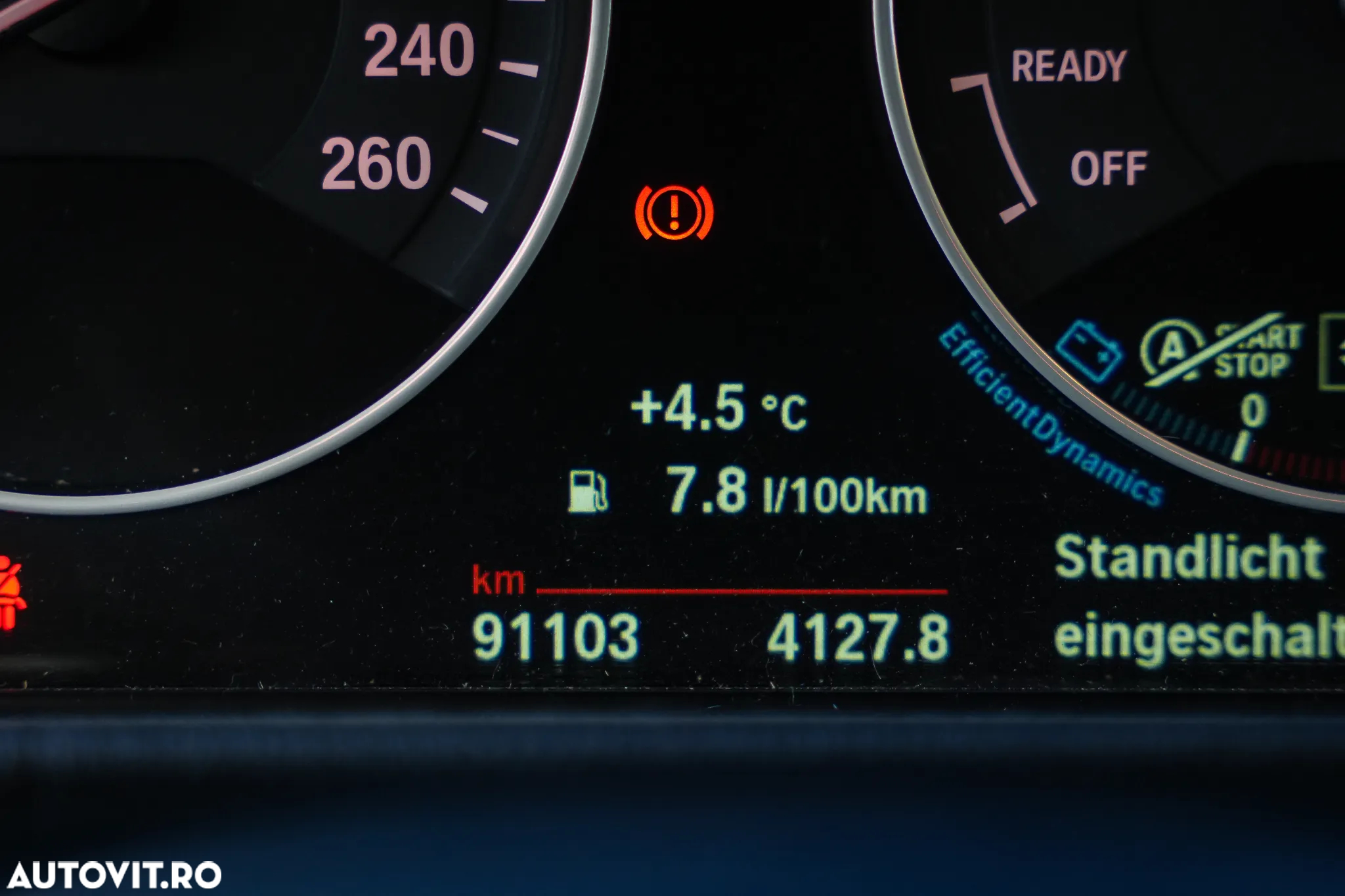 BMW Seria 3 318i Touring - 9