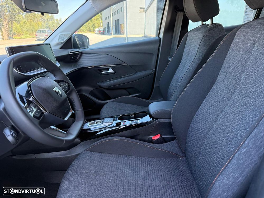 Peugeot 208 - 13