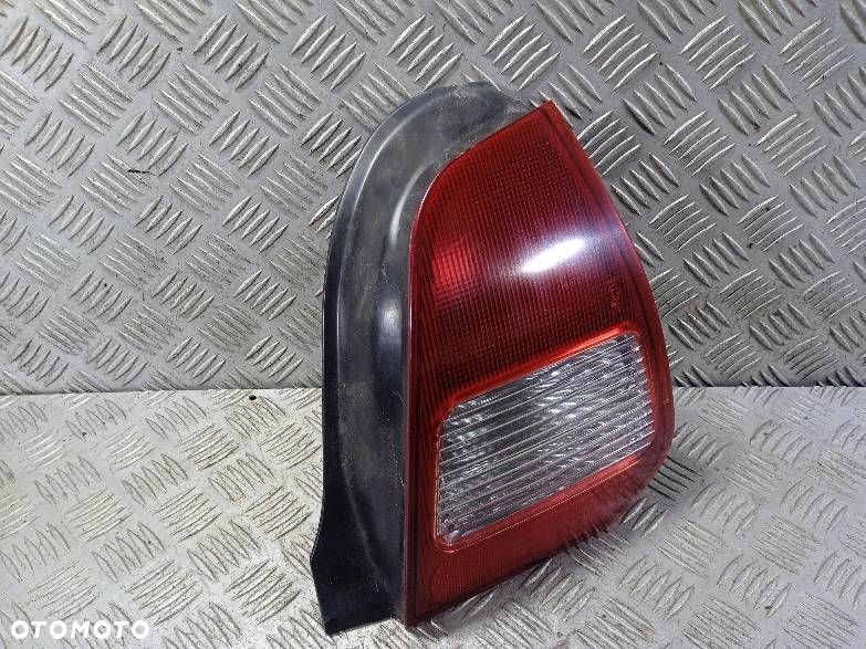LAMPA PRAWA TYLNA MITSUBISHI COLT 5 - 1