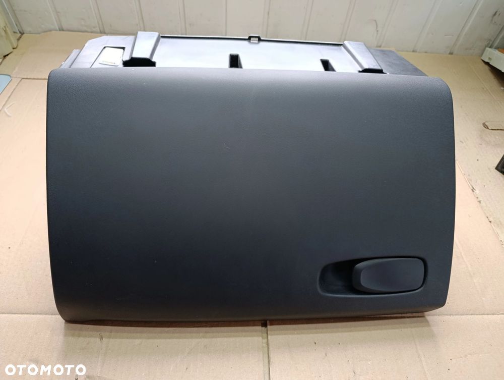 Volvo V40 II schowek pasażera Europa - 1