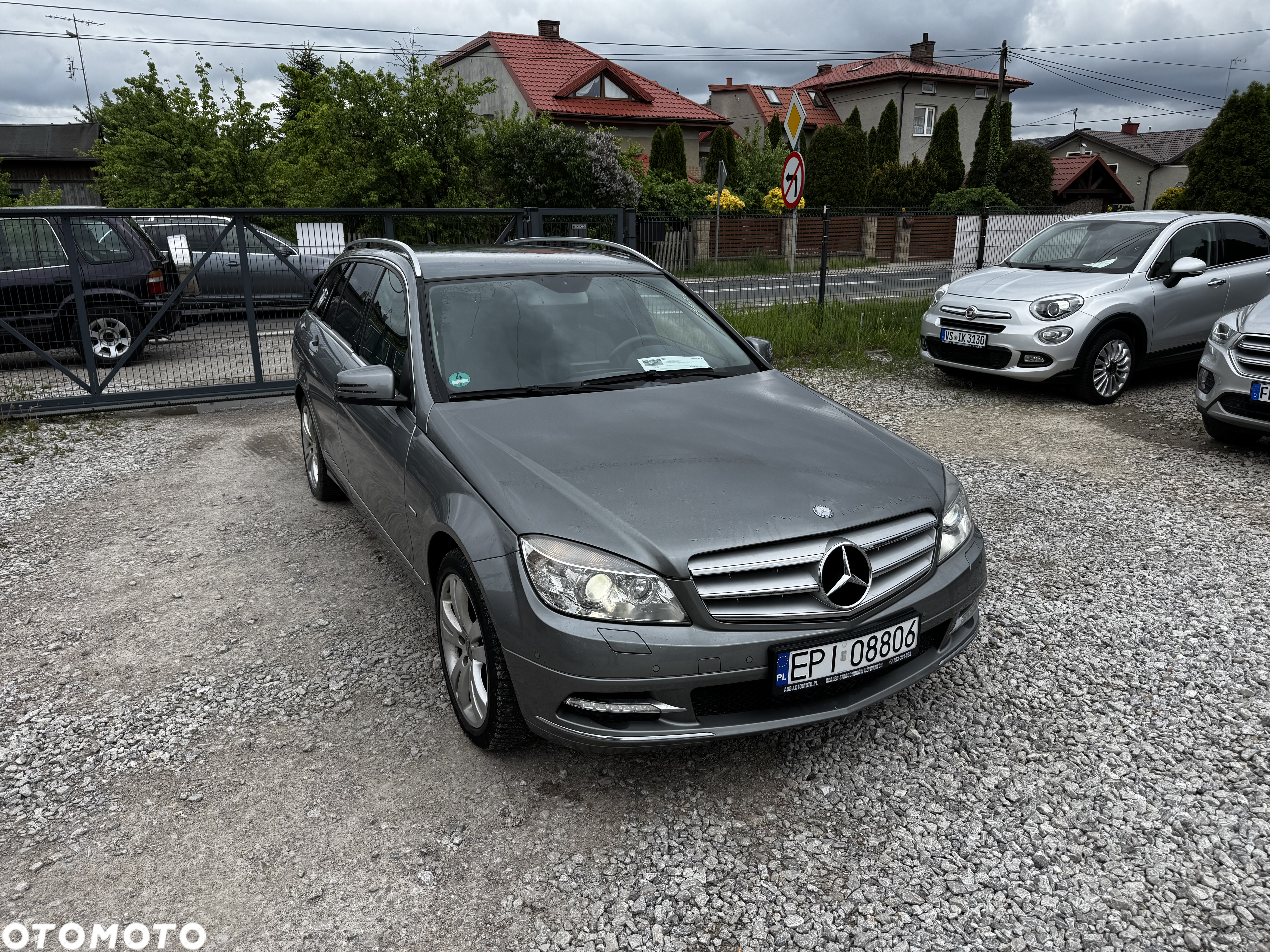 Mercedes-Benz Klasa C 250 CGI T Automatik BlueEFFICIENCY Avantgarde - 16