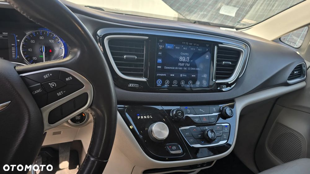 Chrysler Pacifica - 8