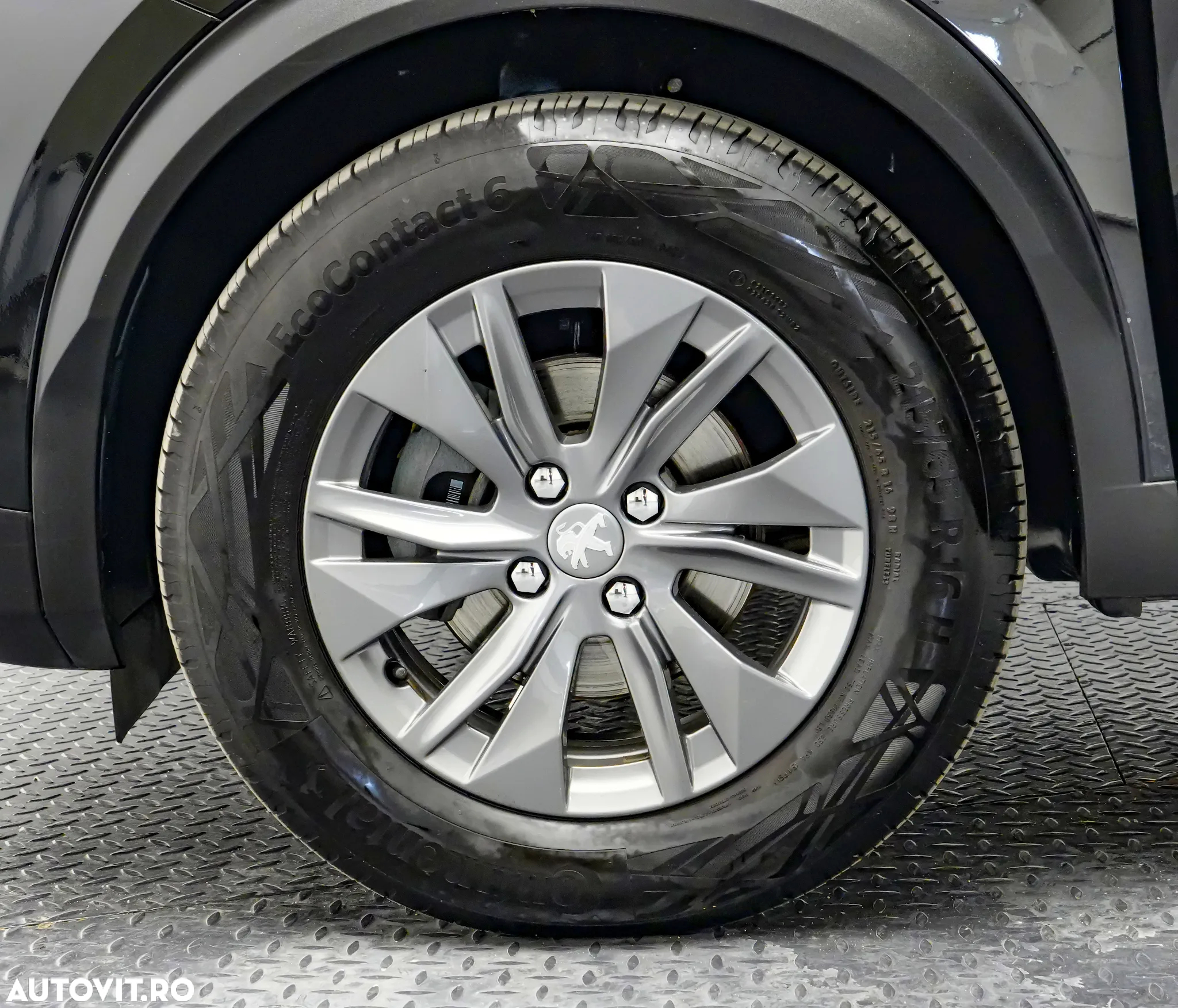 Peugeot 2008 1.2 L PureTech STT Allure - 23