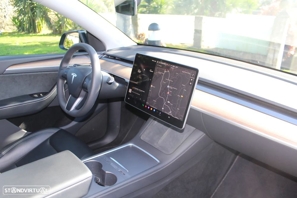 Tesla Model Y Performance Dual Motor AWD - 21