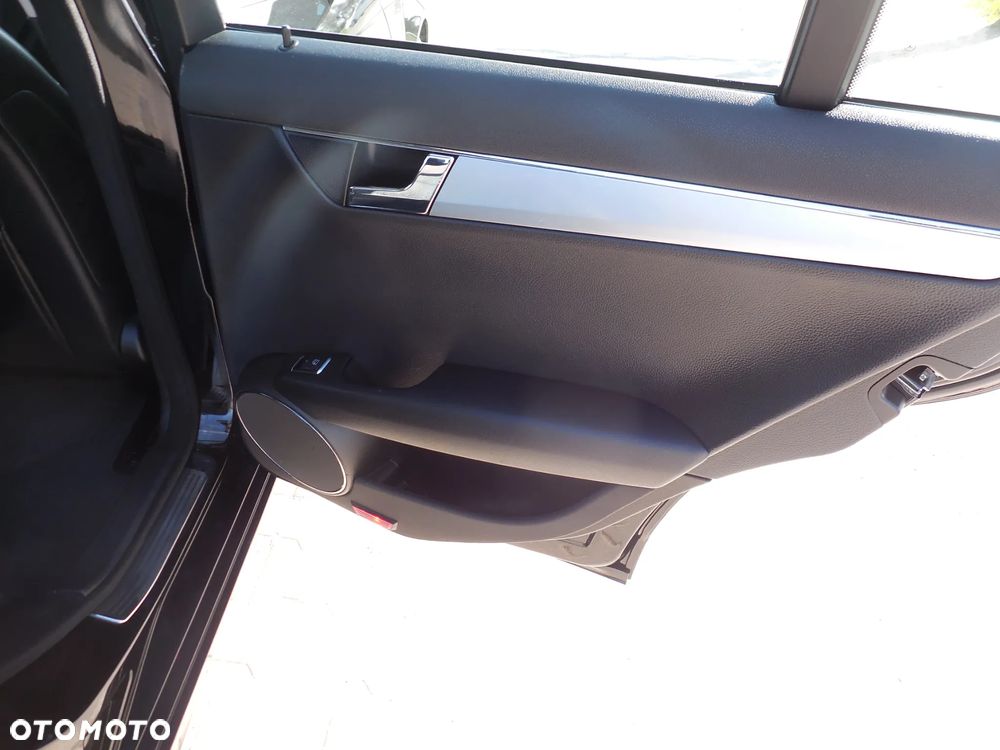 Mercedes-Benz Klasa C 180 CGI Automatik BlueEFFICIENCY - 13