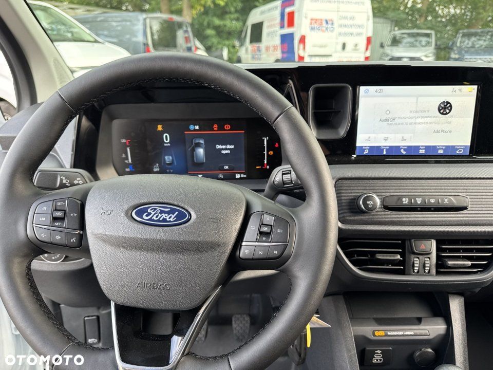 Ford Transit Courier - 13