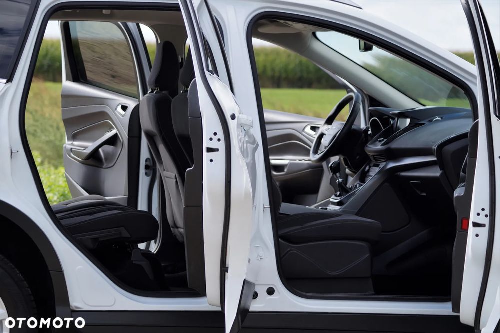 Ford Kuga - 24