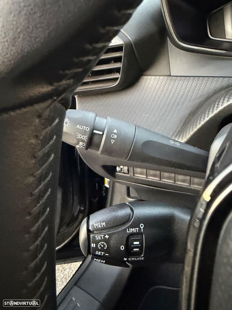 Peugeot 2008 1.2 PureTech Allure - 18