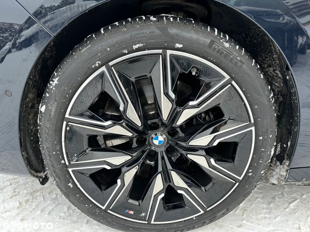 BMW Seria 7 M760e PHEV xDrive sport - 27
