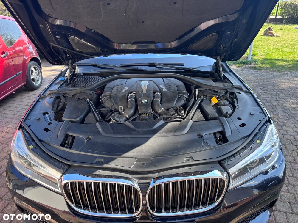 BMW Seria 7 750i xDrive - 14